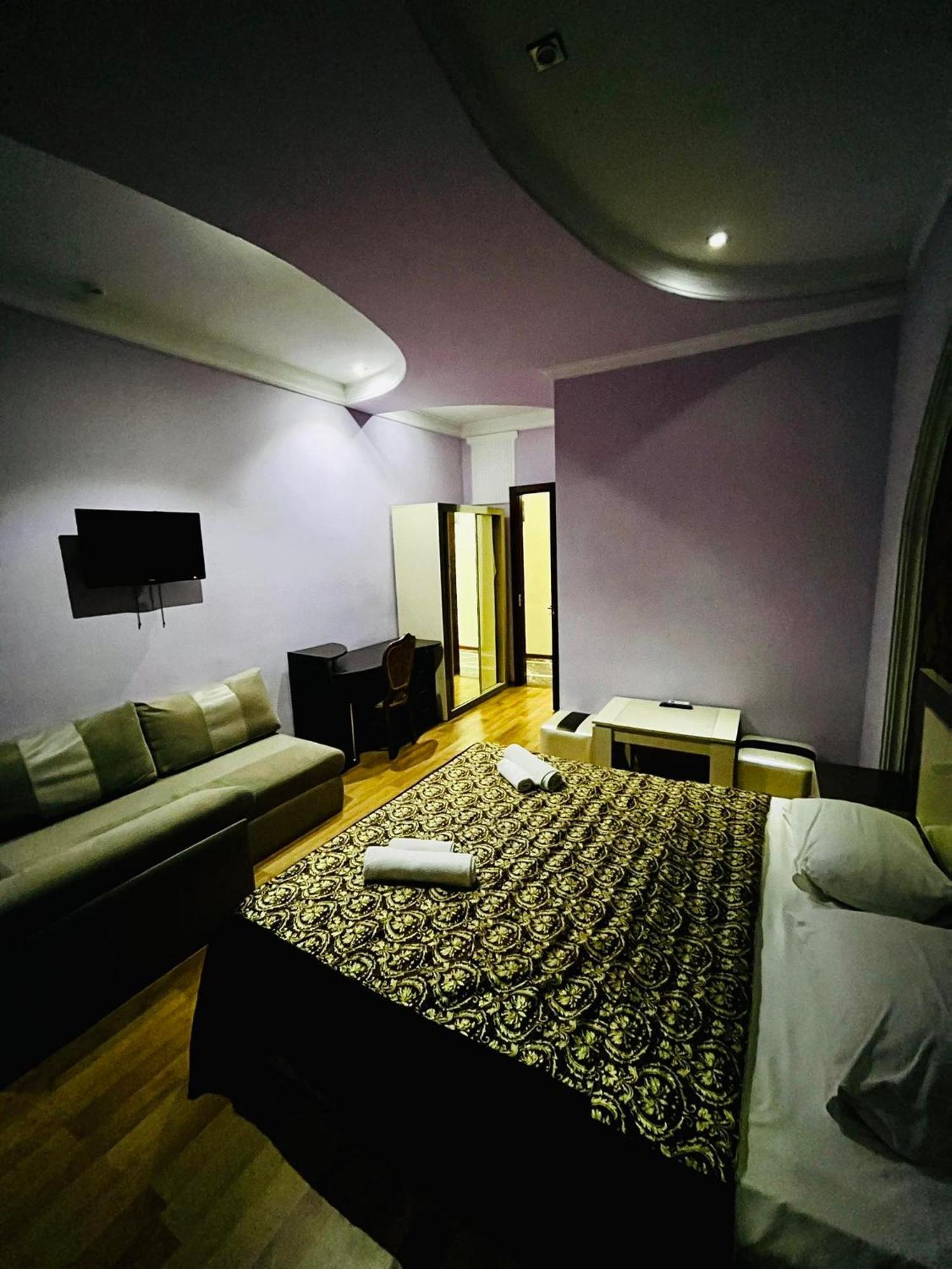 Lux Palace Hotel Κουτάισι Εξωτερικό φωτογραφία