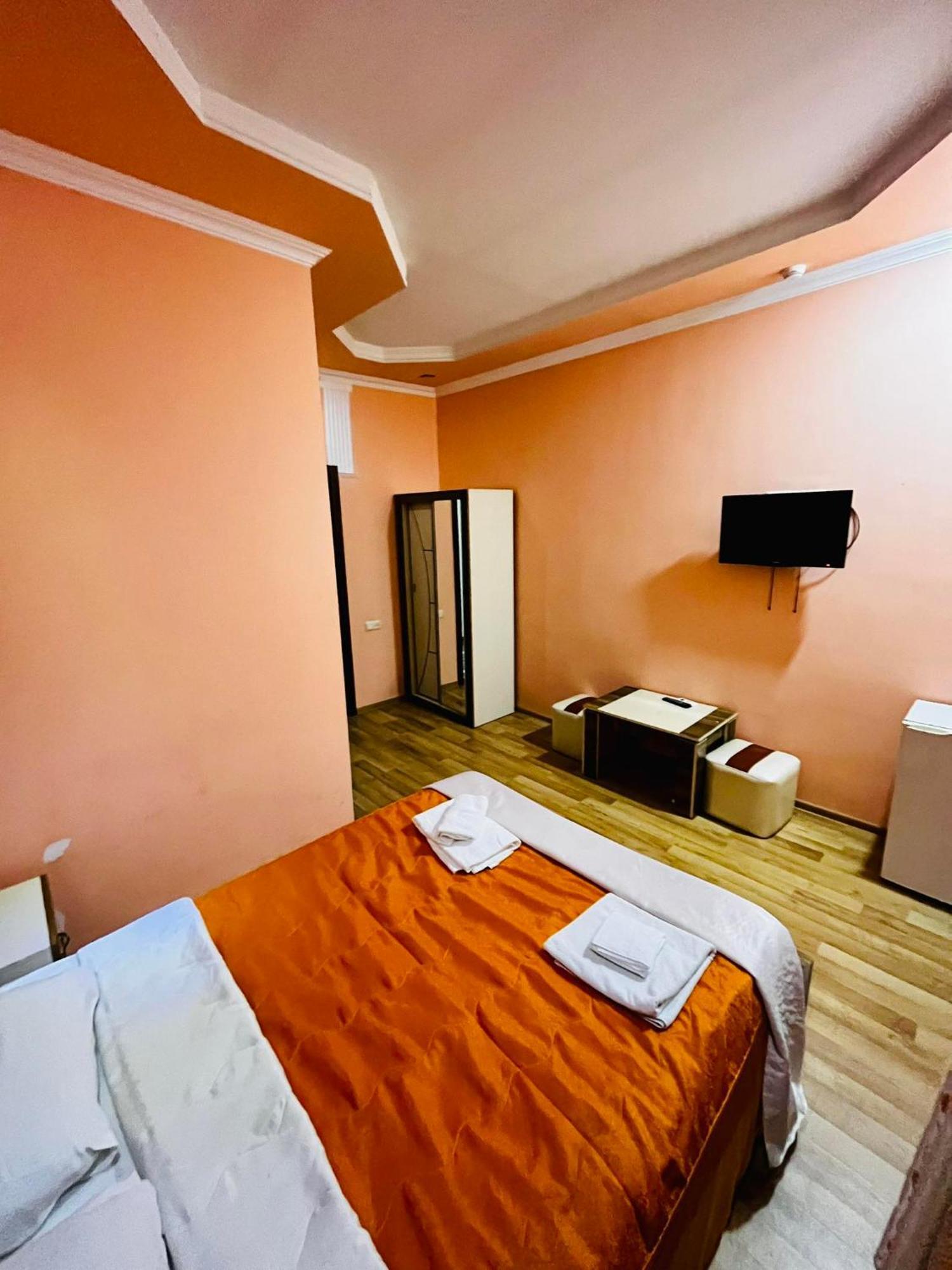 Lux Palace Hotel Κουτάισι Εξωτερικό φωτογραφία