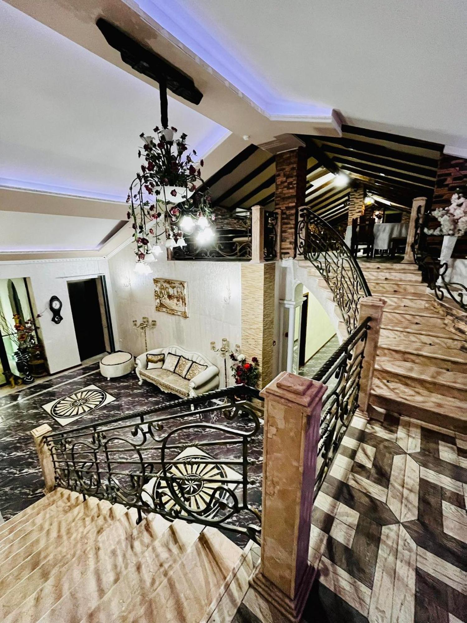 Lux Palace Hotel Κουτάισι Εξωτερικό φωτογραφία