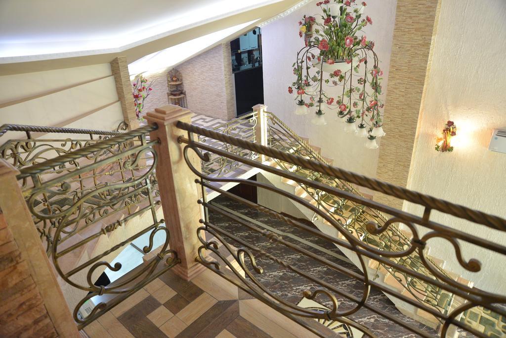 Lux Palace Hotel Κουτάισι Εξωτερικό φωτογραφία