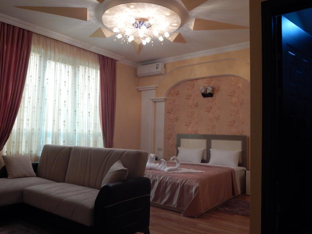 Lux Palace Hotel Κουτάισι Δωμάτιο φωτογραφία